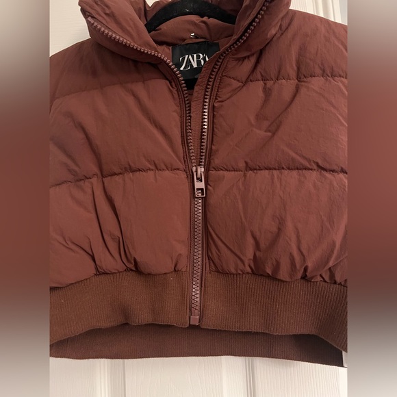 ZARA CROPPED PUFFER VEST SS22
BROWN - Picture 9 of 15